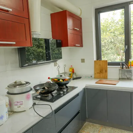 Yidu Pomegranate Courtyard Private Quad Courtyard Homestay