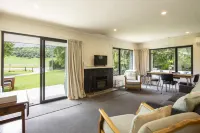 Coronet Peak View | 3BR Home with Hot Tub & Garden - Villas