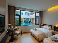 Lugu Lake Qingchen International Lake View Resort Manor (Daluoshui Pier Branch) Ninglang Yi Özerk İlçesi otelleri