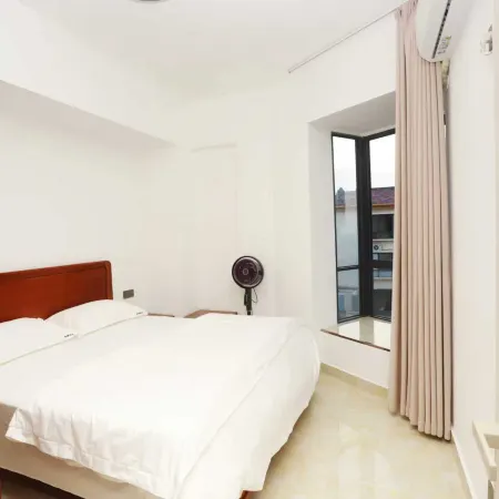 Dongfang Xingang Qihai Shiguang Homestay