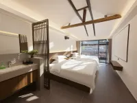 Cui Cui Lou River View Homestay (Phoenix Ancient Town Hongqiao Branch)