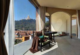 Lanxi Golden Pagoda Sunset Hotel in Mangshi