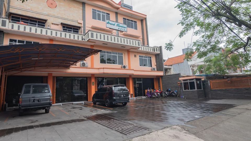 Grand Kembar Hotel Mitra RedDoorz