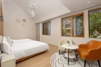 Chun&Build Luxury Inn - 2-Star
