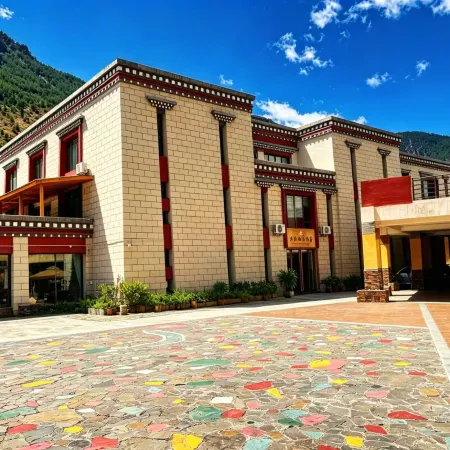 Muhua Private Hot Spring Hotel (Daocheng Yading Scenic Area Branch)