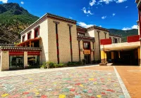 Muhua Private Hot Spring Hotel (Daocheng Yading Scenic Area Branch)