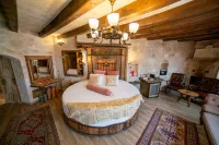 Divan Cave House