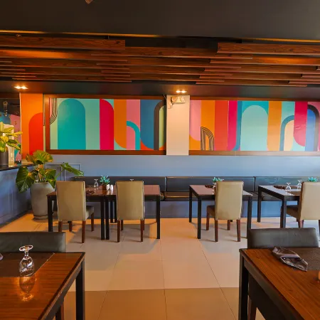 Holiday Suites Business District (Empire Suites Hotel)