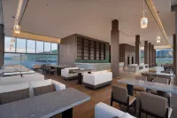 โรงแรมเซอร์ไพรส์ (พื้นที่ท่องเที่ยวถังบูลา เมิงเคอเตอ) - ที่มีบาร์