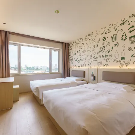 Haiyou Hotel · Dandong Yalu River Broken Bridge