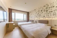 Haiyou Hotel · Dandong Yalu River Broken Bridge