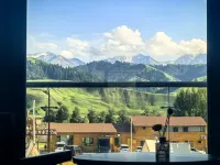 Banshan Yuanye Panoramic Peak View Boutique Stay (Nalati Scenic Area)