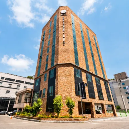 Brown dot Hotel Samsan