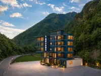 Lixian Bipeng Valley Yulan Huating Hotel
