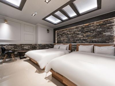 Adios Hotel