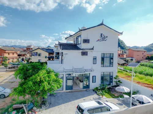 Banyin Homestay - parking