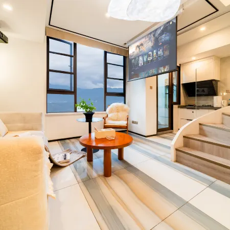 Xichang Changdao Light Residence (Qionghai 17° Wanda Plaza Store)