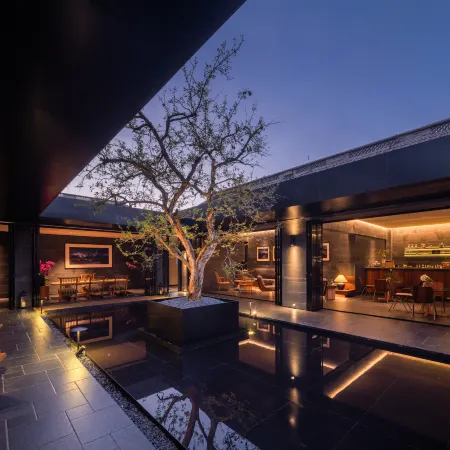 Bee Courtyard House