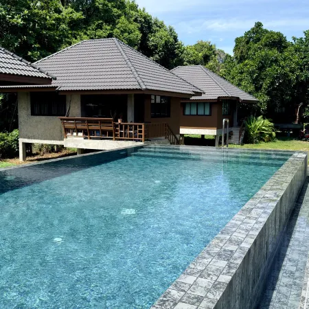 No 9 Poolside bungalows Woktum