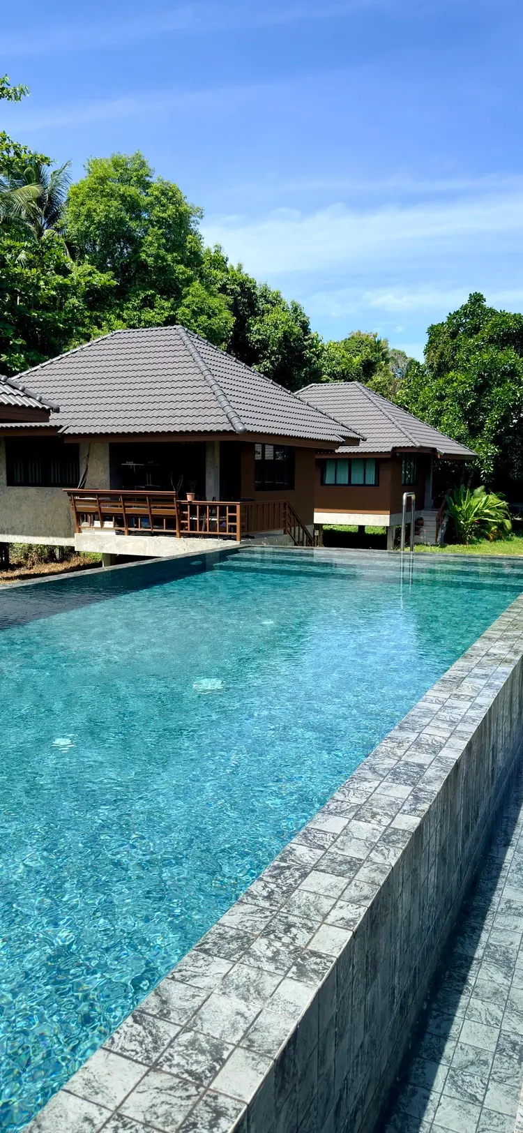รูปภาพของบังกะโลริมสระว่ายน้ำ No. 9 (วอกตั้ม)