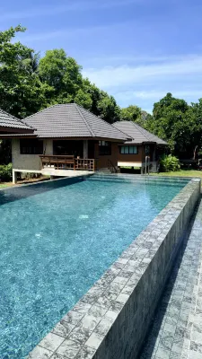 No 9 Poolside bungalows Woktum - 2 tähden