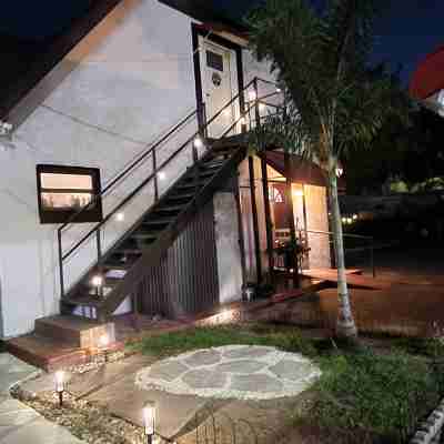 15 min away from - Universal Studios! -Cozy Studio Hotel Exterior