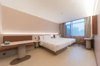HanTing Hotel (Xiangyang Minfa Plaza Fanyue Center) - Parking