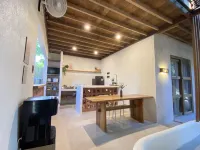 LAZY FINS HOSTEL - 4-Star