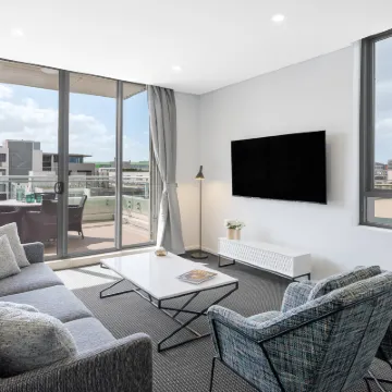 Meriton Suites Zetland Hotels near Green Square