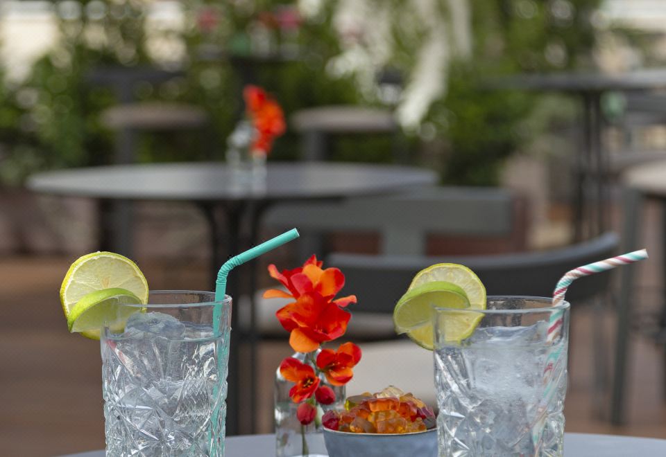 유무식 호텔 마드리드의 해수 수영장