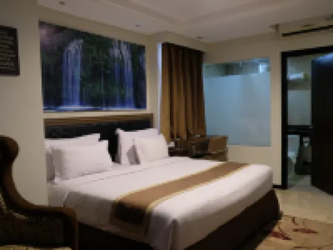 Travellers Hotel Phinisi Hotels in Makassar