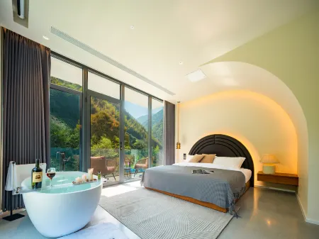 Youtan Valley·Luming Valley Hot Spring Holiday B&B (Huangshan Tangkou South Gate)