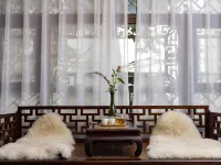 Cathay||Old town palace Inn (Lijiang Old Town Dashuiche Branch) Hotels near Square Street