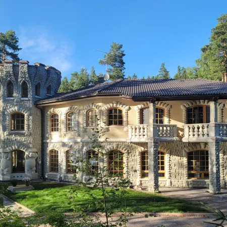 Pinecrest Villa - Castle Style Living on Seaside