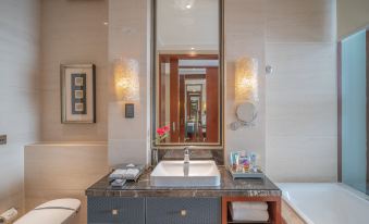 Celebrity City Hotel