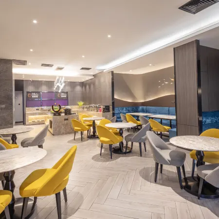 Huaju Hotel (Wenfeng World Store, Middle Jianghai Road, Qidong)