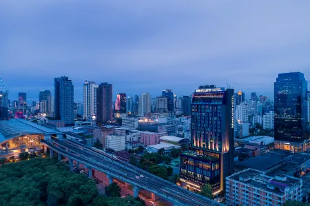 Mercure Bangkok Makkasan Отели рядом с достопримечательностью «Insi Chantharasathit Stadium»