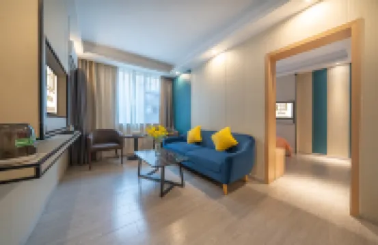 Fanhua Hotel (Zhanjiang World Trade Building No.5 Middle School)