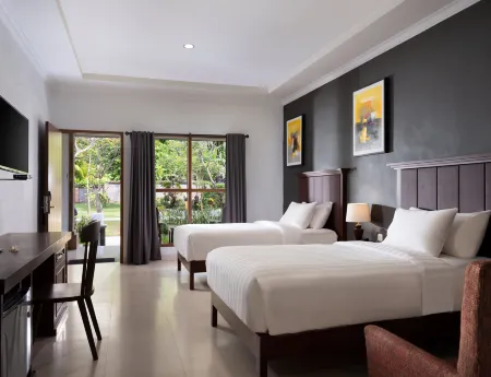 Brits Resort Lovina Отели рядом с достопримечательностью «Puri Kanginan Buleleng»