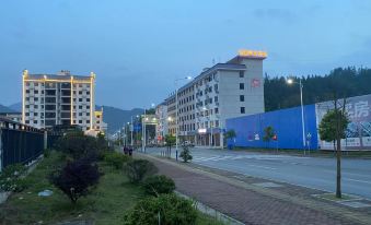 Xian'e Wanshui Inn