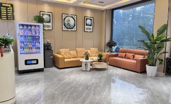 Crystal Hotel At Seasons