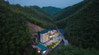 Wangye·Anji MountainsYe Luxury·Starry Sky Bamboo Sea·Infinity Pool Holiday Creek Su Hotel dekat Hanggai Station
