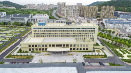 Dalian Dawai International Cultural Exchange Center Отели рядом с достопримечательностью «Dalian University of Foreign Languages (Lvshun South Road)»