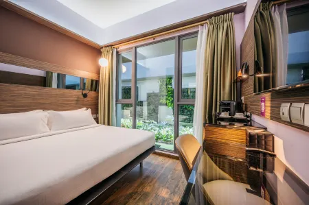 Mercure Singapore Tyrwhitt Отели рядом с достопримечательностью «Block 18 HDB Dover Crescent»