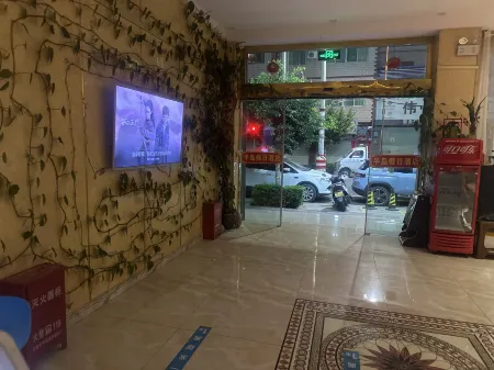 Yuanmou Peninsula Hotel Отели рядом с достопримечательностью «Liangshan Passenger Transport Terminal»