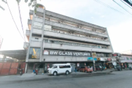 RedDoorz @ V Plaza Hotel Manila Hotels in Tondo