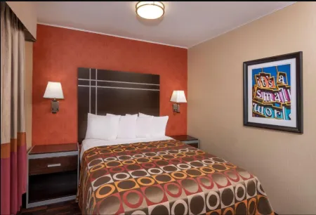 Best Western Plus Raffles Inn & Suites