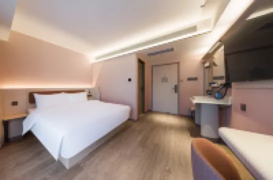 HanTingホテル（済南泉城広場寬厚裏） 黒虎泉周辺のホテル