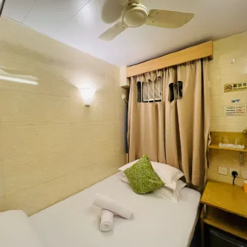 FOUR SEASONS HOSTEL Hotels near Fuk Tak Temple