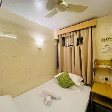 FOUR SEASONS HOSTEL Отели рядом с достопримечательностью «Монумент Воссоединения»